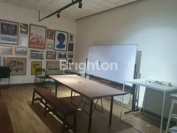 image RUMAH STRATEGIS 1,5 LANTAI SANGAT IDEAL UNTUK RUMAH TINGGAL, ATAU TEMPAT USAHA DI TEBET JAKARTA SELATAN (6)