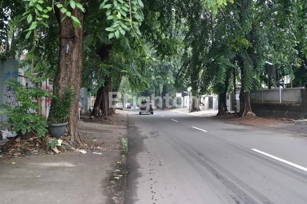 image RUMAH STRATEGIS 1,5 LANTAI SANGAT IDEAL UNTUK RUMAH TINGGAL, ATAU TEMPAT USAHA DI TEBET JAKARTA SELATAN (8)