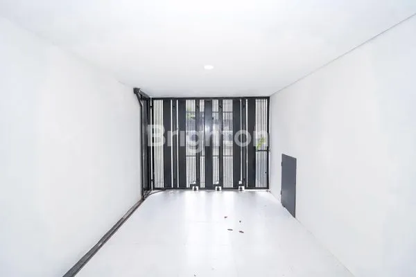 image RUMAH MEWAH BARU CIGANJUR SARPA (2)