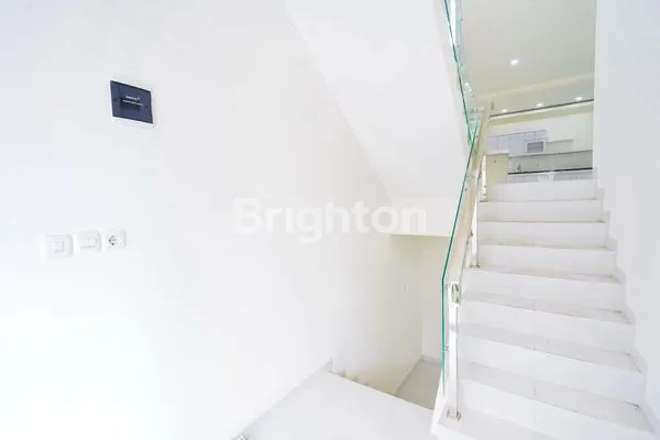 image RUMAH MEWAH BARU CIGANJUR SARPA (4)