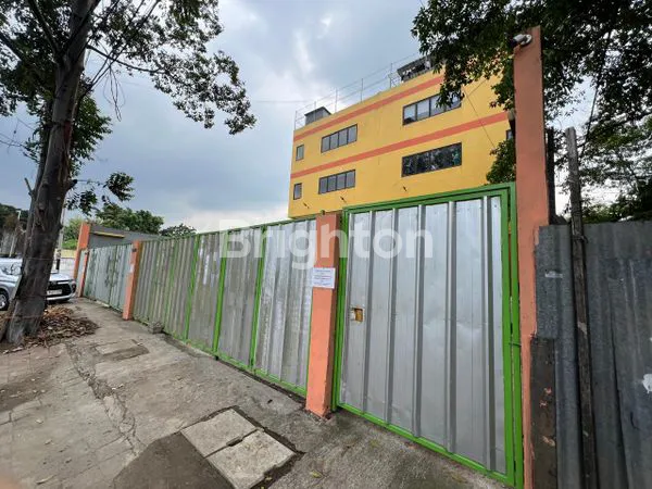 image GUDANG LUAS DENGAN FASILITAS LIFT BARANG (1)