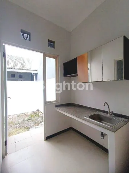 image RUMAH TERAWAT DUA LANTAI DI GUNUNG ANYAR. DEKAT KE JUANDA, UPN, RAYA MERR, RUNGKUT, SEKOLAH PELAYARAN. (8)