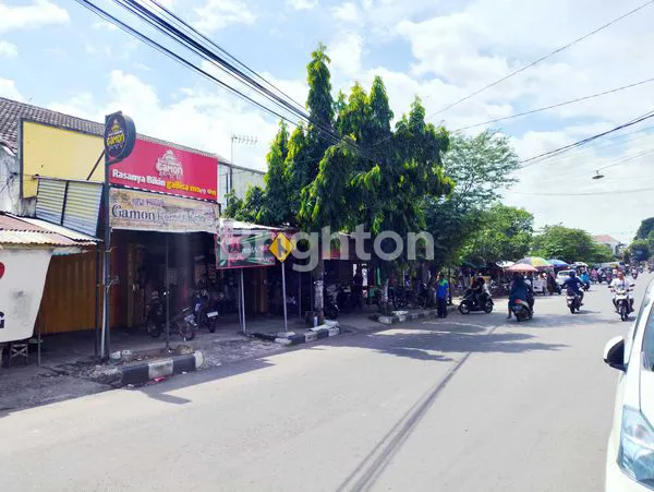 TOKO DI PUSAT PEREKONOMIAN KECAMATAN BARAT, DEKAT MADIUN