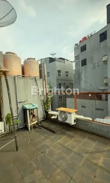 image RUMAH 3 LANTAI + ROOFTOP KEBON KACANG, JAKARTA PUSAT. (8)