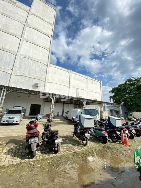 image GEDUNG DISTRIBUSI 6 LANTAI DI PEKAPURAN (2)