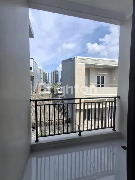 image RUMAH 3 LANTAI SHM 5KT DI TANJUNG DUREN (8)