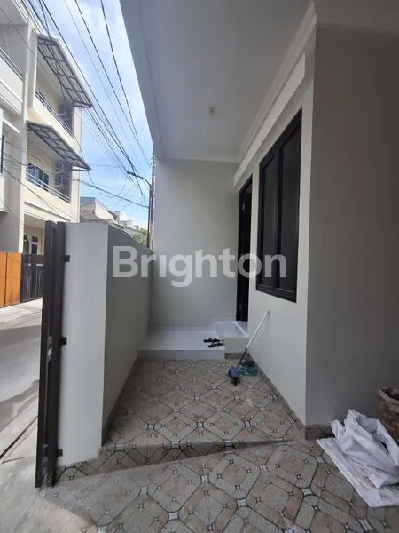 image RUMAH 3 LANTAI SHM 5KT DI TANJUNG DUREN (3)