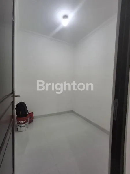 image RUMAH 3 LANTAI SHM 5KT DI TANJUNG DUREN (6)