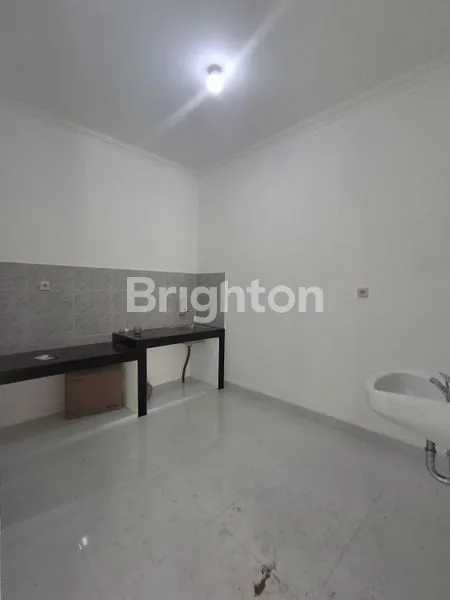 image RUMAH 3 LANTAI SHM 5KT DI TANJUNG DUREN (5)