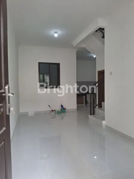 image RUMAH 3 LANTAI SHM 5KT DI TANJUNG DUREN (4)