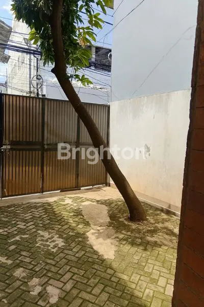 image RUMAH MINIMALIS 3 LANTAI SIAP HUNI DI JAKARTA PUSAT (3)