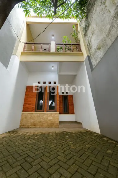 image RUMAH MINIMALIS 3 LANTAI SIAP HUNI DI JAKARTA PUSAT (1)