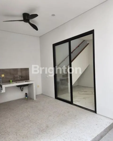 image RUMAH BARU 2 LANTAI DI RUNGKUT MAPAN TENGAH (3)