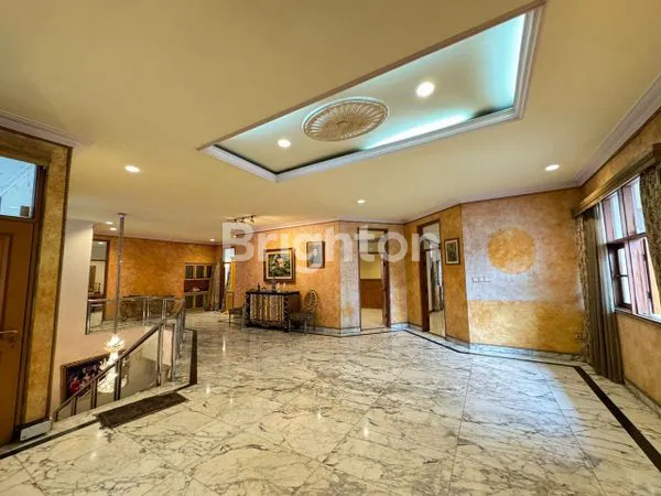 image RUMAH MEWAH 2 LANTAI LT 510M² DI KUNINGAN (8)