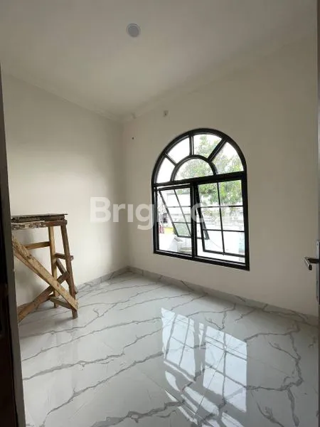 image RUMAH MEWAH KLASIK 2 LANTAI MUTIARA PUTIH RESIDEN (8)