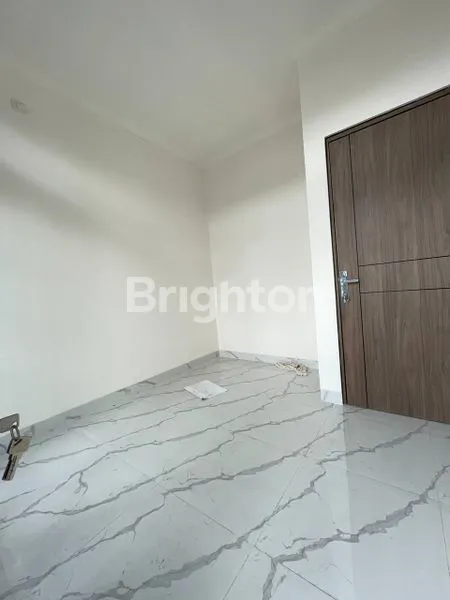 image RUMAH MEWAH KLASIK 2 LANTAI MUTIARA PUTIH RESIDEN (7)