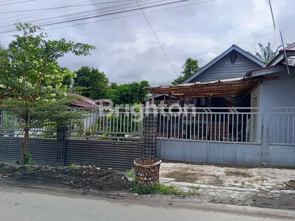 image JUAL RUMAH SEDERHANA SEJUK, BANGUNAN RUMAH PANJANG DAN LEBAR, BELI RUMAH DAPAT BONUS USAHA JUAL AIR ISI ULANG/DEPOT AIR. (3)
