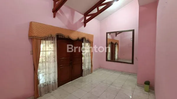 image RUMAH HALAMAN LUAS  (6)