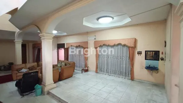 image RUMAH HALAMAN LUAS  (5)