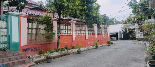 image RUMAH HALAMAN LUAS  (3)