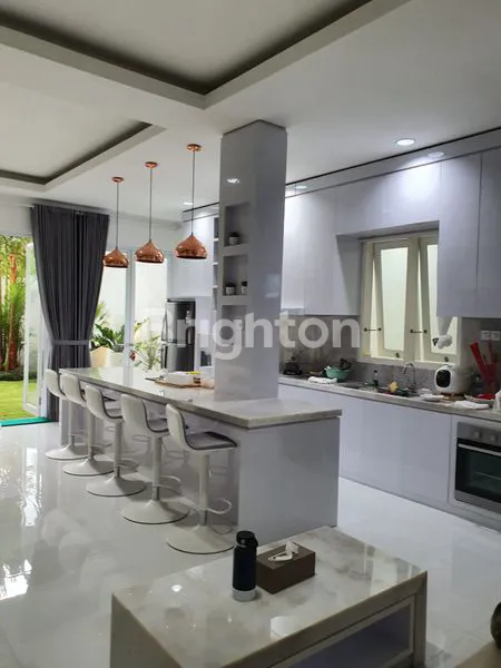image DIJUAL – RUMAH MEWAH 2 LANTAI DI KAWASAN ELITE DALUNG  (1)