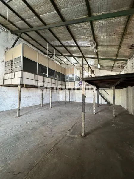 image GUDANG TENGAH KOTA DEKAT BILKA NGAGEL URANUS (3)