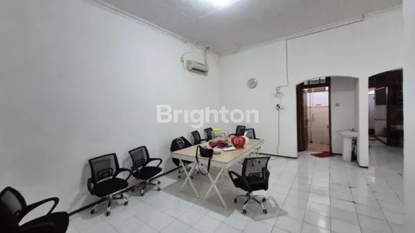 image RUMAH COCOK UNTUK KANTOR DI TENGAH KOTA DENAT BILKA URANUS GEREJA NGAGEL BARATA JAYA (3)