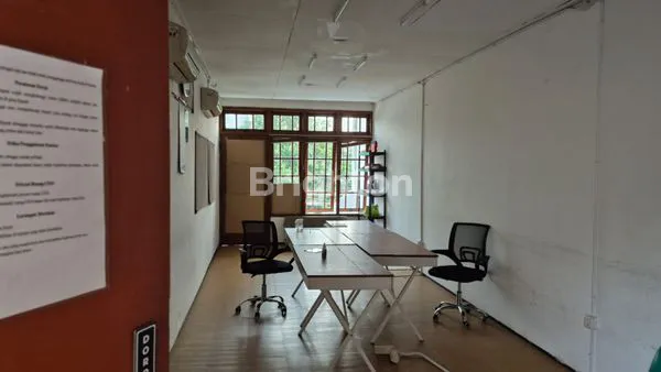 image RUMAH COCOK UNTUK KANTOR DI TENGAH KOTA DENAT BILKA URANUS GEREJA NGAGEL BARATA JAYA (2)