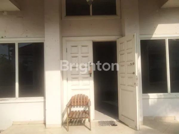 image RUMAH CENTRAL PARK WIGUNA GUNUNG ANYAR (2)