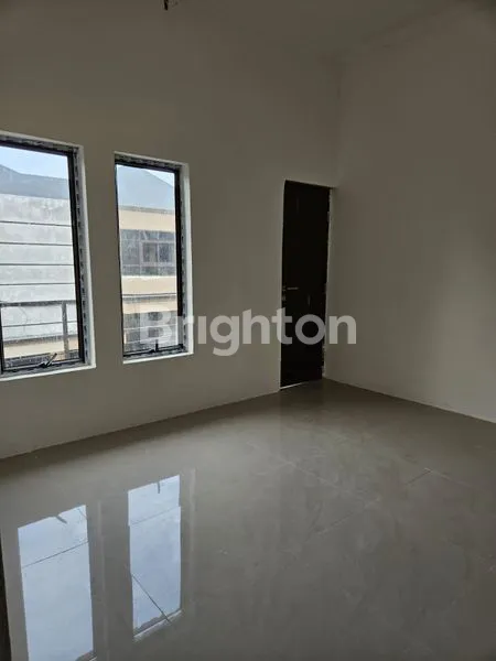 image GUDANG SIAP PAKAI BERSIH PLUS LIFT BARANG DI TELUK NAGA TANGERANG (3)