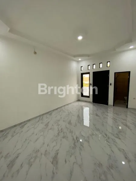 image RUMAH KOMPLEK PERDAGANGAN CILEDUG (4)