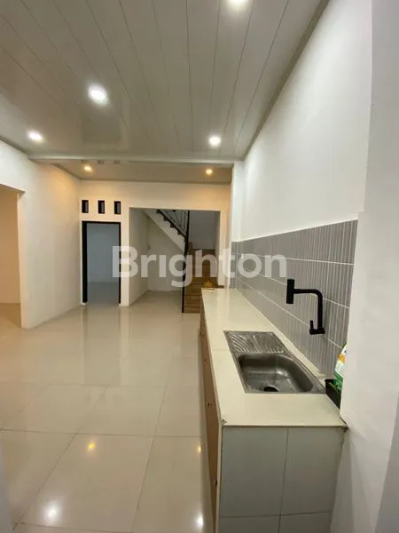 image RUMAH KOMPLEK PERDAGANGAN CILEDUG (3)