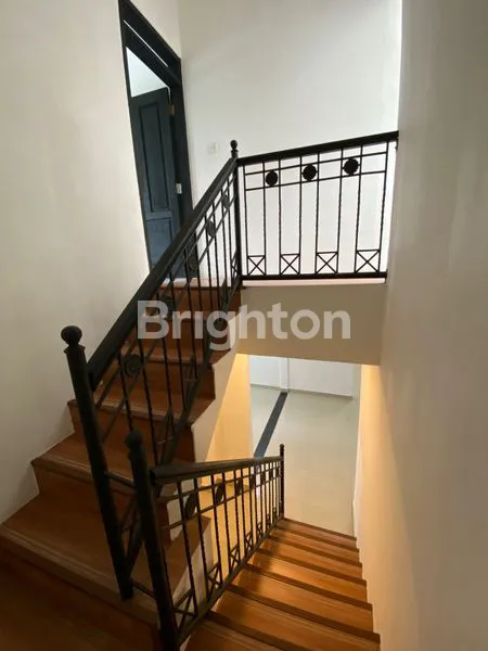 image RUMAH DI KOMPLEK PERDAGANGAN CILEDUG  (5)