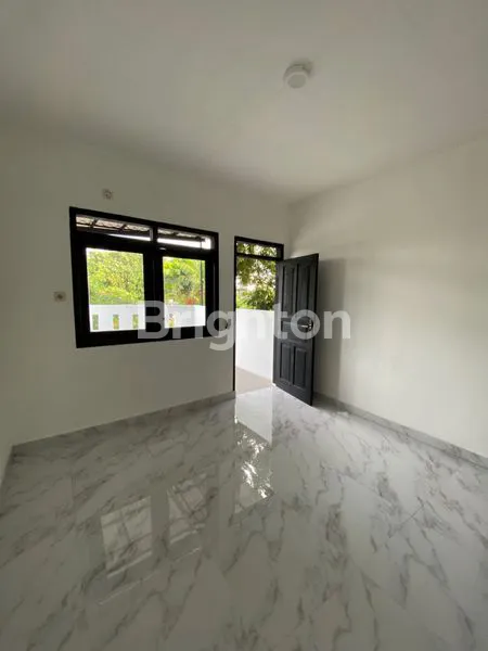 image RUMAH DI KOMPLEK PERDAGANGAN CILEDUG  (6)