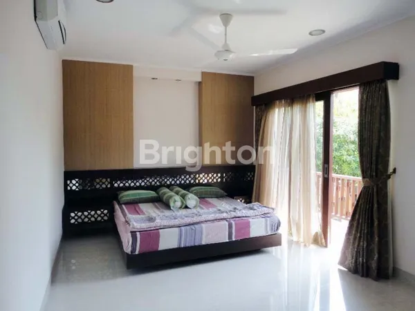 image RUMAH LUAS SIAP HUNI DI TAMAN MUMBUL — NYAMAN DAN FULL FURNISHED (7)