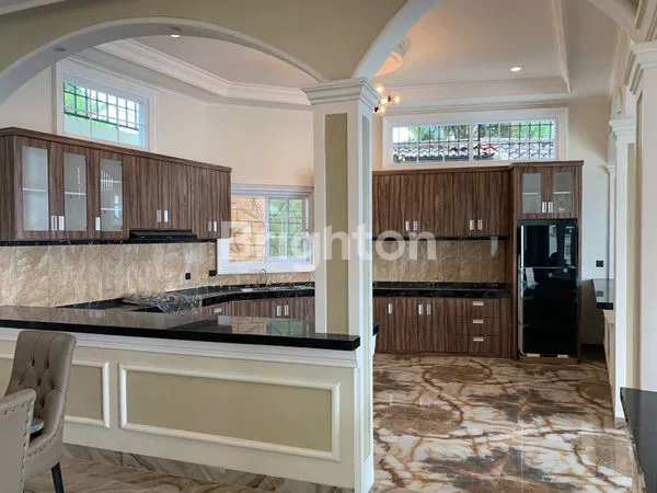image DIJUAL VILLA KEMBAR MEGAH DI PUNCAK CISARUA | LT 2050M² | 15 KAMAR TIDUR | RP 9M (8)