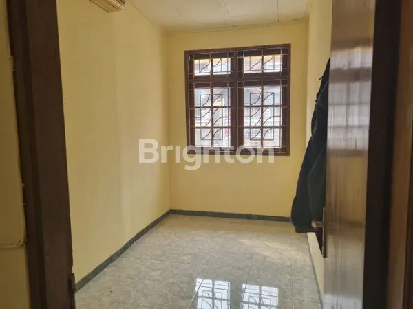 image RUMAH 1½ LANTAI, LT 145 M², SIAP HUNI & STRATEGIS (2)