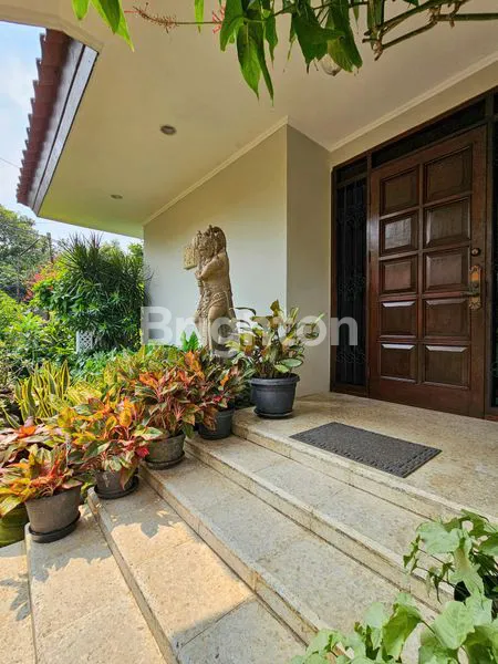 image RUMAH CLASSIC SHM DI KEMANG, 3 KT, SIAP HUNI (1)