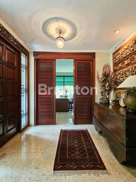 image RUMAH CLASSIC SHM DI KEMANG, 3 KT, SIAP HUNI (3)
