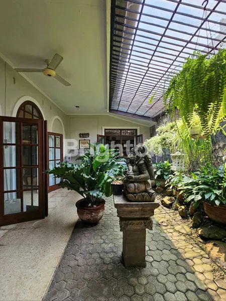 image RUMAH CLASSIC SHM DI KEMANG, 3 KT, SIAP HUNI (8)