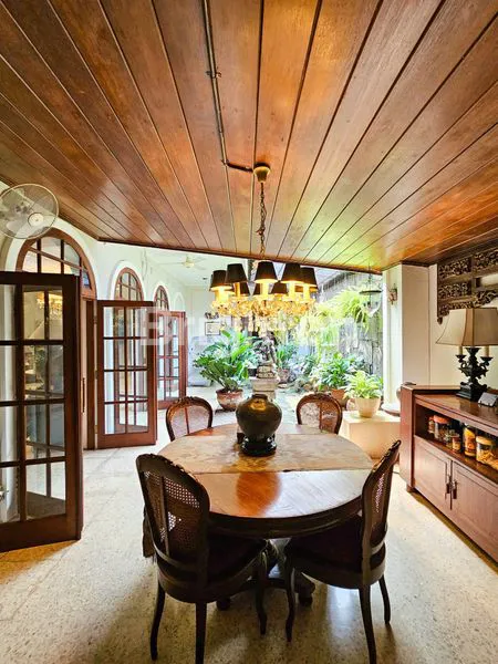 image RUMAH CLASSIC SHM DI KEMANG, 3 KT, SIAP HUNI (4)