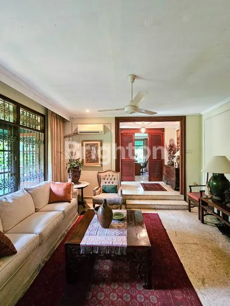 image RUMAH CLASSIC SHM DI KEMANG, 3 KT, SIAP HUNI (2)