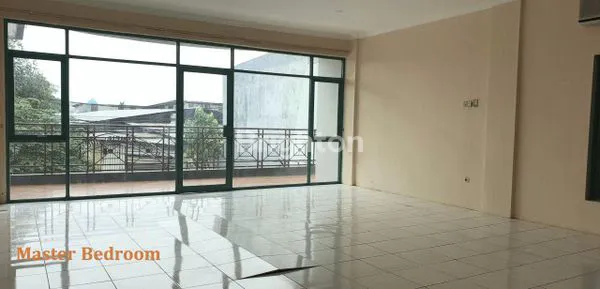 image HUNIAN MEWAH 3 LANTAI DENGAN ROOFTOP DI PONDOK KELAPA (6)