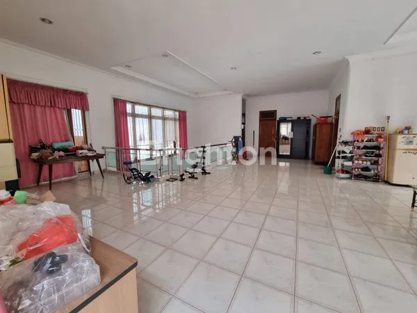 image RUMAH MEWAH 2 LANTAI DI JELAMBAR, LT 360M² (6)