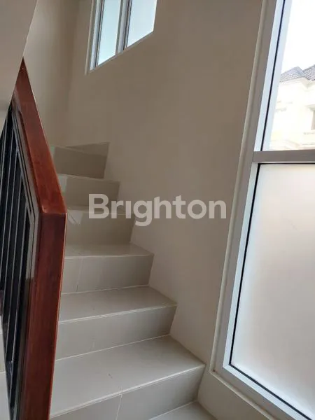 image RUMAH SIAP HUNI 3 LANTAI DI SAMARA VILLAGE, GADING SERPONG (5)