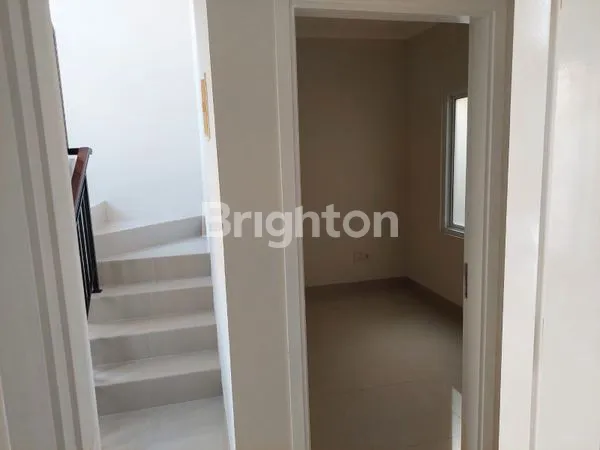 image RUMAH SIAP HUNI 3 LANTAI DI SAMARA VILLAGE, GADING SERPONG (6)