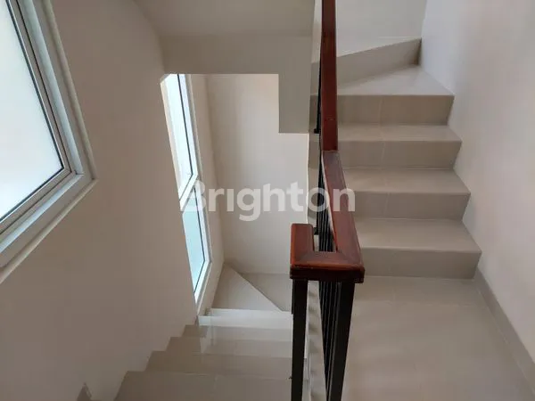 image RUMAH SIAP HUNI 3 LANTAI DI SAMARA VILLAGE, GADING SERPONG (4)