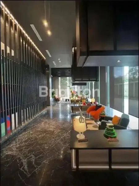 image APARTEMEN LUXURY DARK MODERN FULL MARMER ITALY MEWAH BANGET (7)