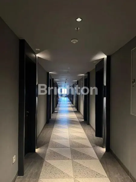 image APARTEMEN LUXURY DARK MODERN FULL MARMER ITALY MEWAH BANGET (8)