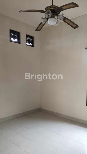 image RUMAH 2 LANTAI COCOK UNTUK HUNIAN  LOKASI  DENPASAR UTARA (2)